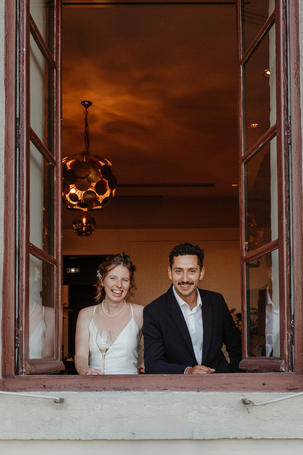 Anais-et-Nicolas-cocktail-mariage-fenetre