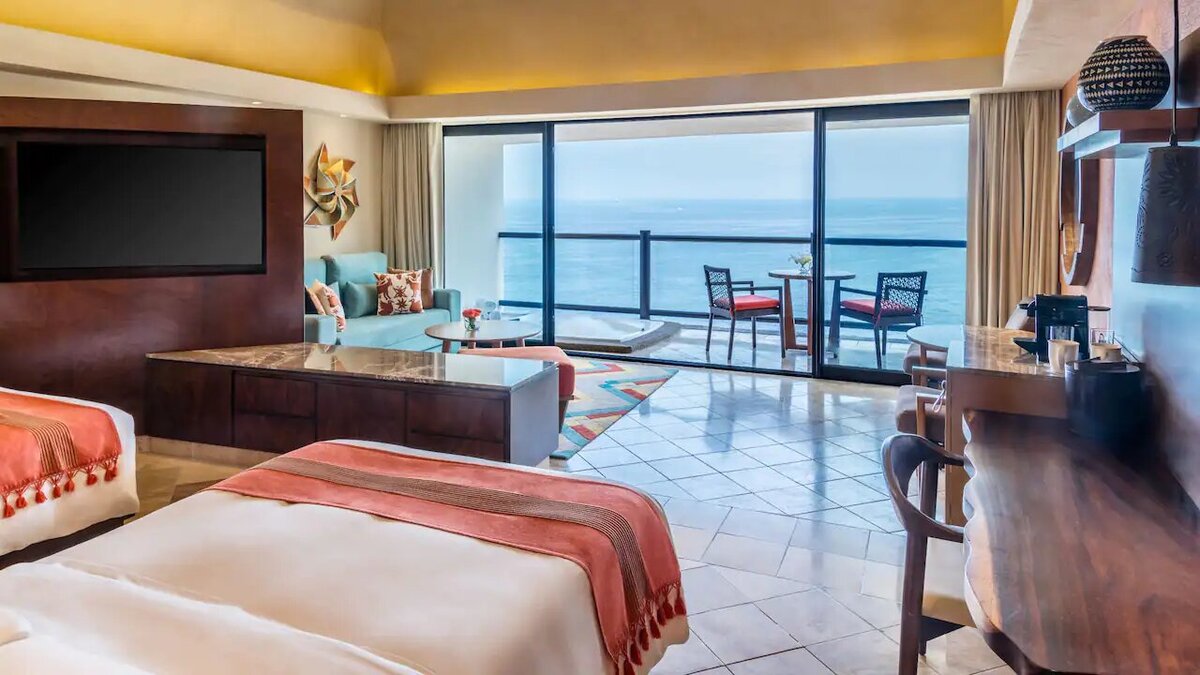 Hyatt-Ziva-Puerto-Vallarta-P211-Club-Ocean-Front-Hot-Tub-Double-Bed