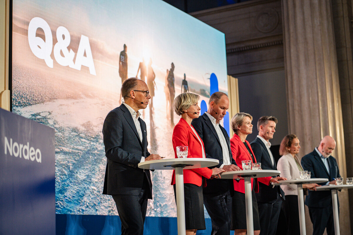 banking-conference-speaker-onstage-press-release-london-marc-james-photography-21