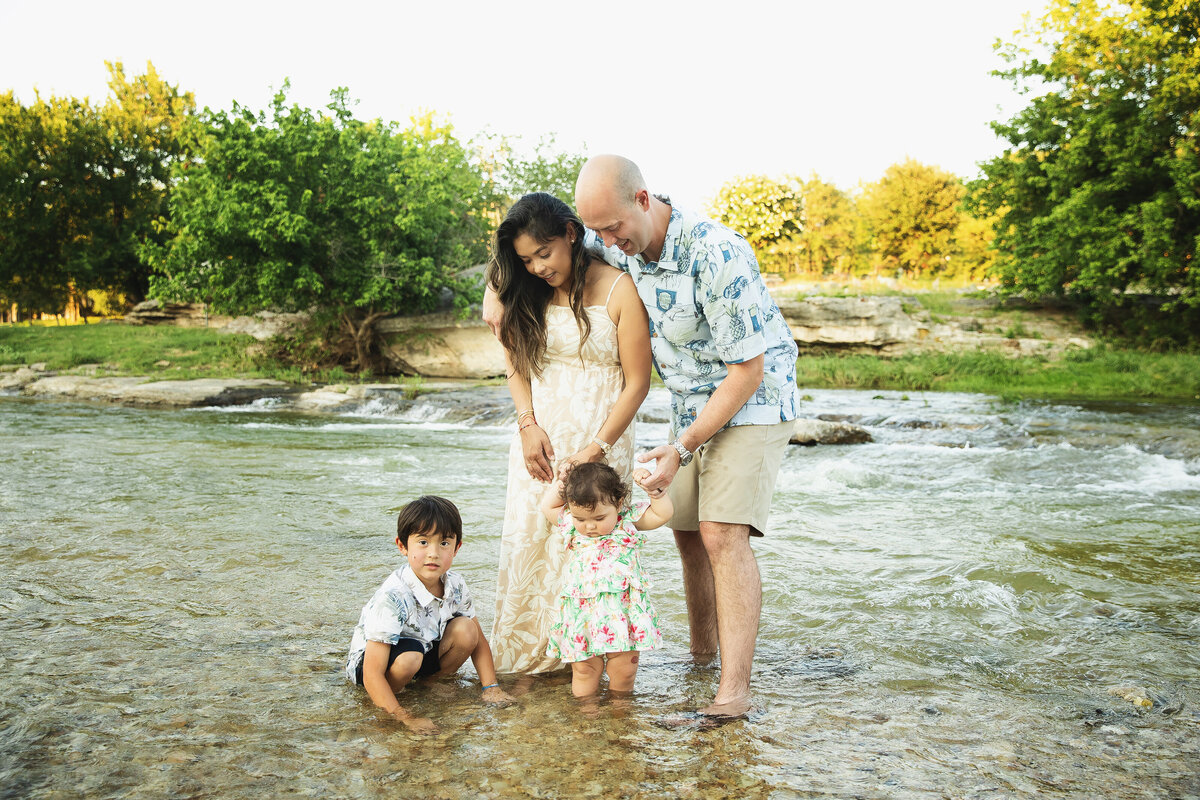 Salado Family Photography: Create timeless family memories with natural, heartfelt portraits. Book your session with an expert local photographer today!