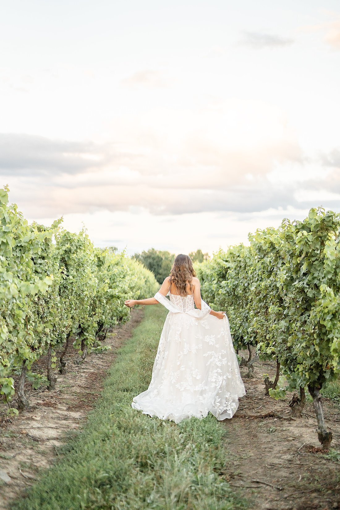Kurtz Orchards Wedding by Dylan & Sandra Photography -22