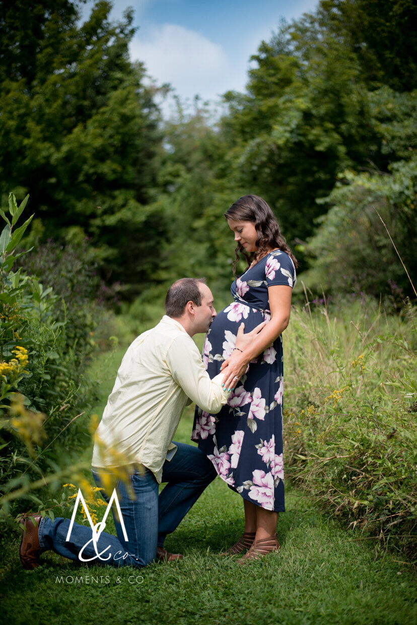 Maternity-Photo-at-Sewickley-Park-in-Blue-Flower-Dress-10