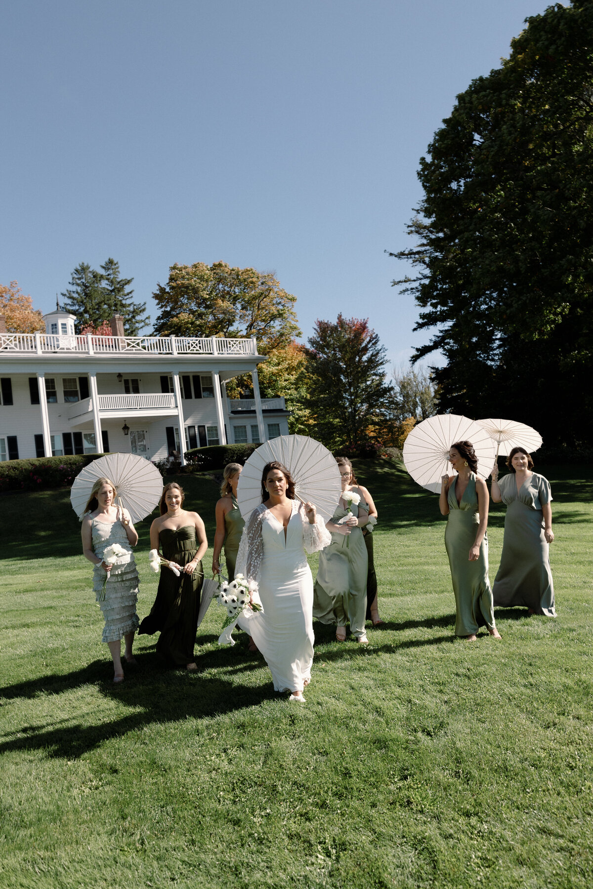 outsoor-bridal-party-portraits-editorial-wedding