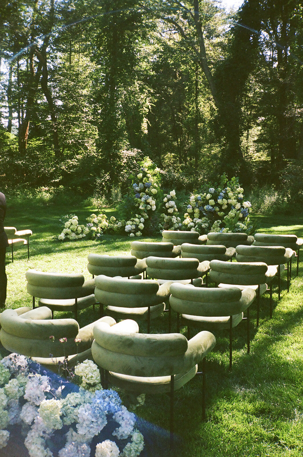 coastal-chic-wedding-ceremony-at-willow-hill-ct