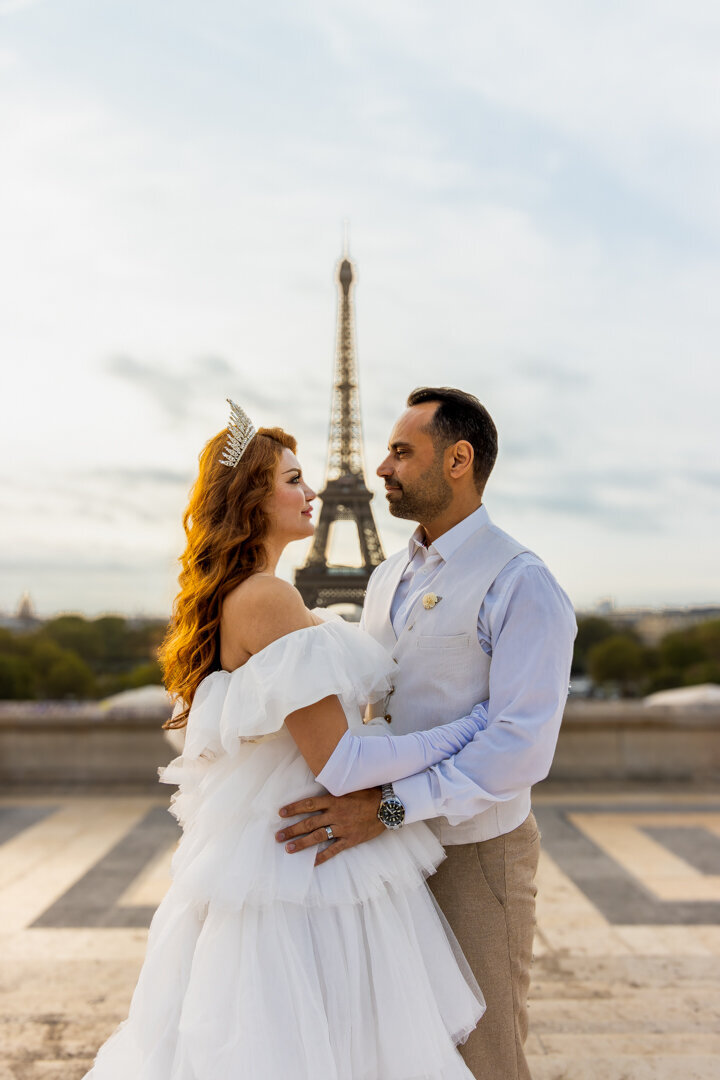 Wedding couple photo session Paris, bridal gown, Eiffel Tower background, romantic photography