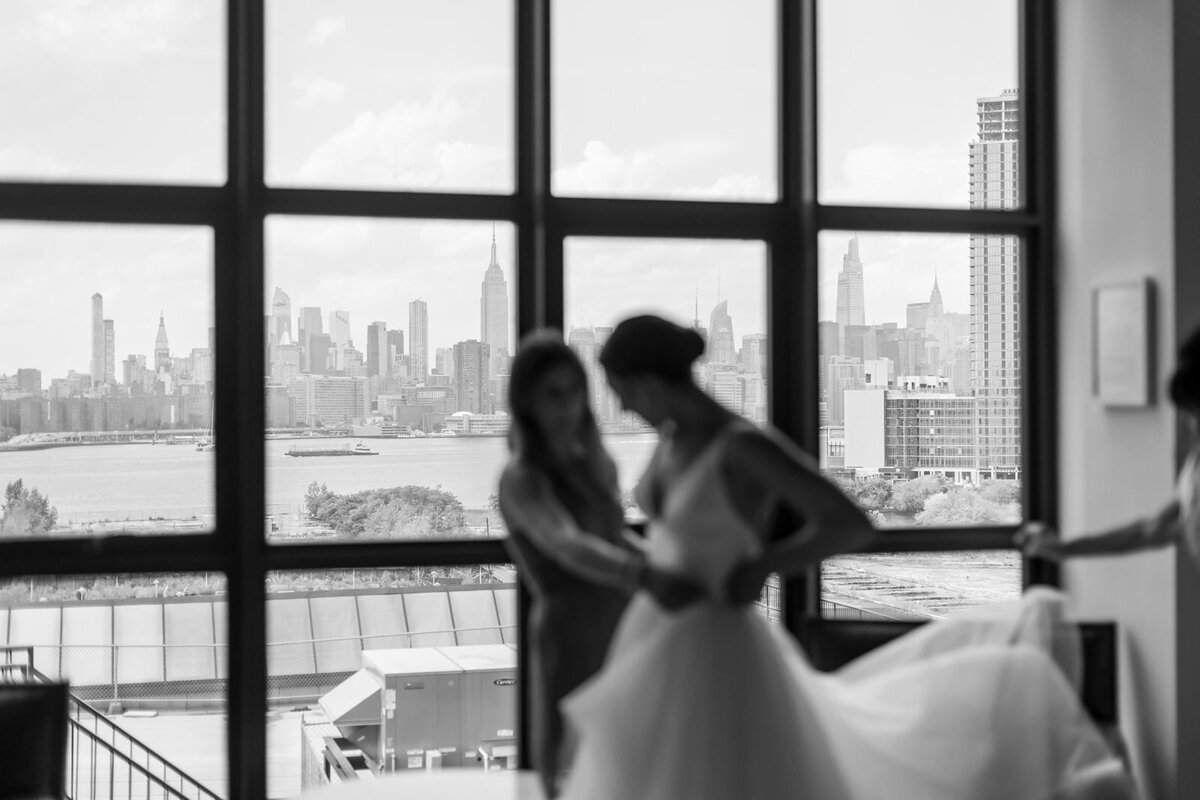 the foundry lic wedding - bride's getting ready