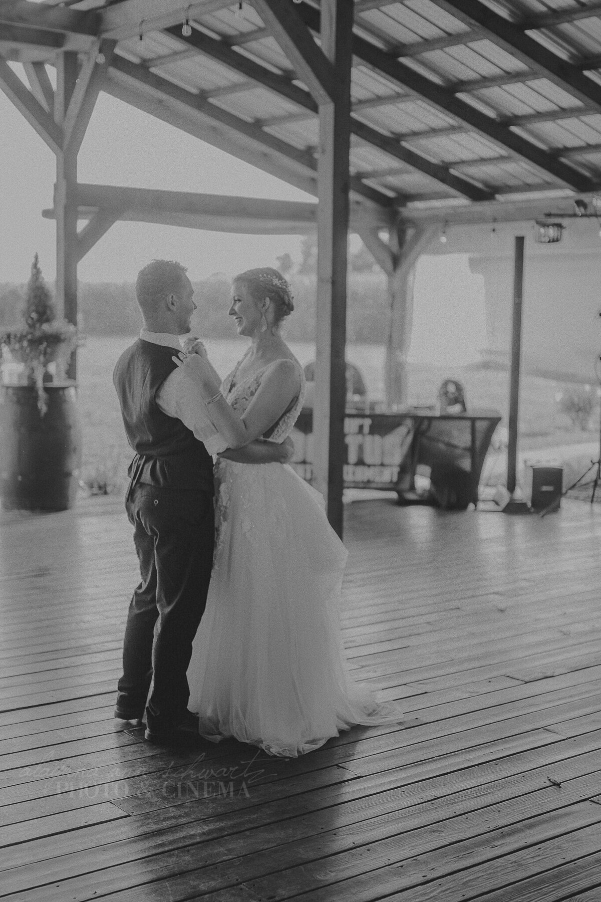 reception _ alaynna ann schwartz _ harpors vinyard _ iowa photographer _ playlife photography_0465