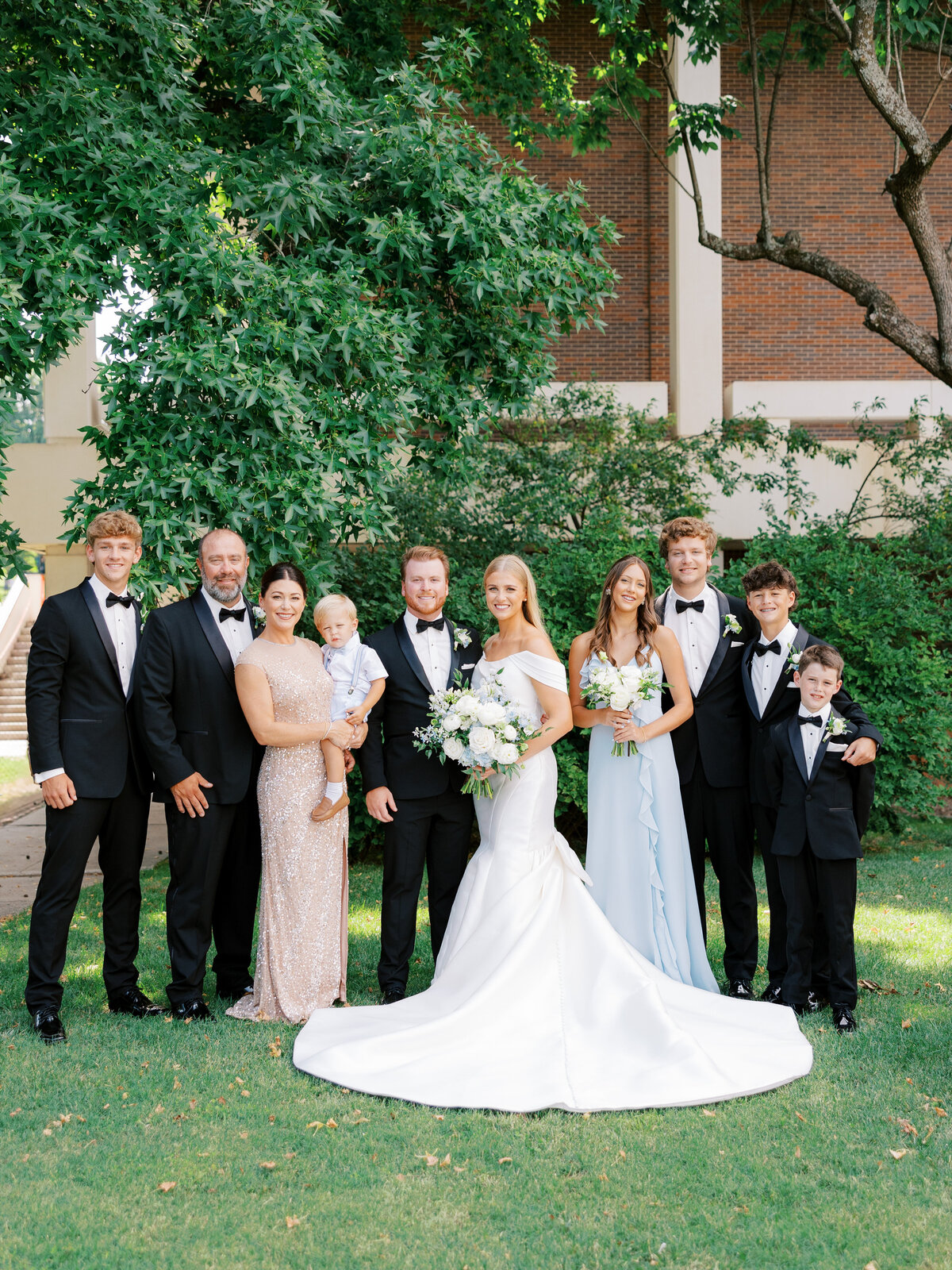 Arkansas Inn at Carnall Hall Wedding | Shalae Byrd-38