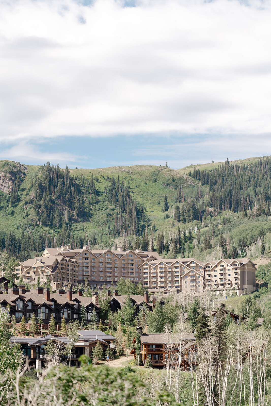 montage-deer-valley-summer-park-city-utah-wedding-logan-walker-425L-0009