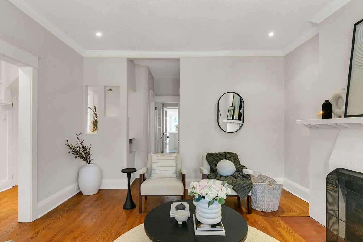 8-web-or-mls-8_004_Living Room