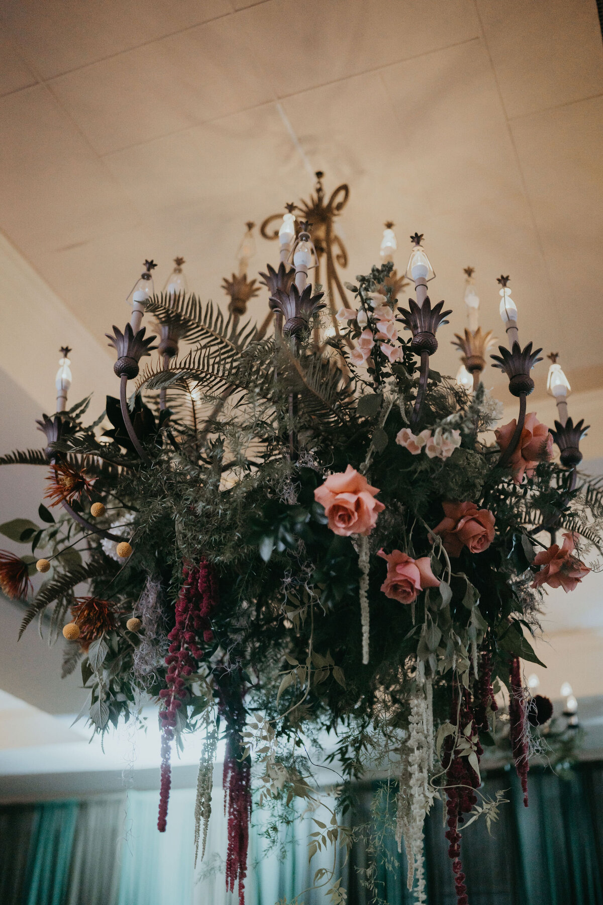 fall wedding light flowers