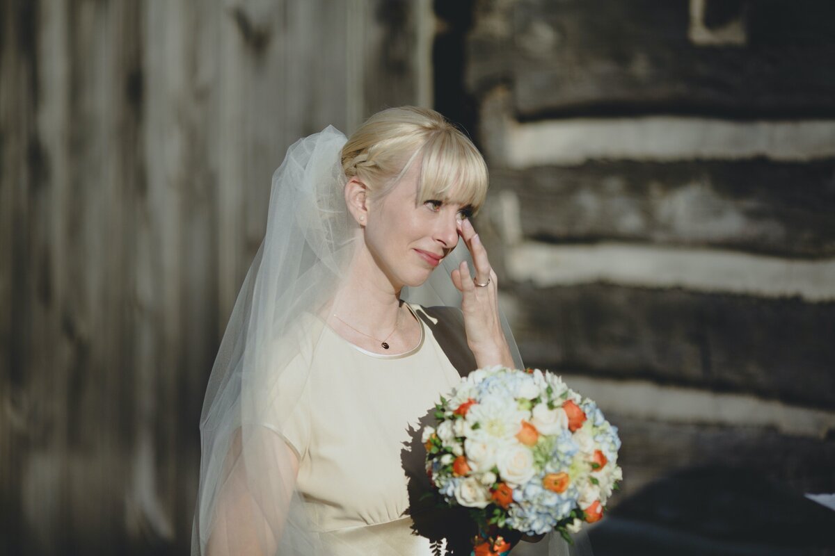 LaCrosse-Wisconsin-Norskedalen-Backyard-Wedding10