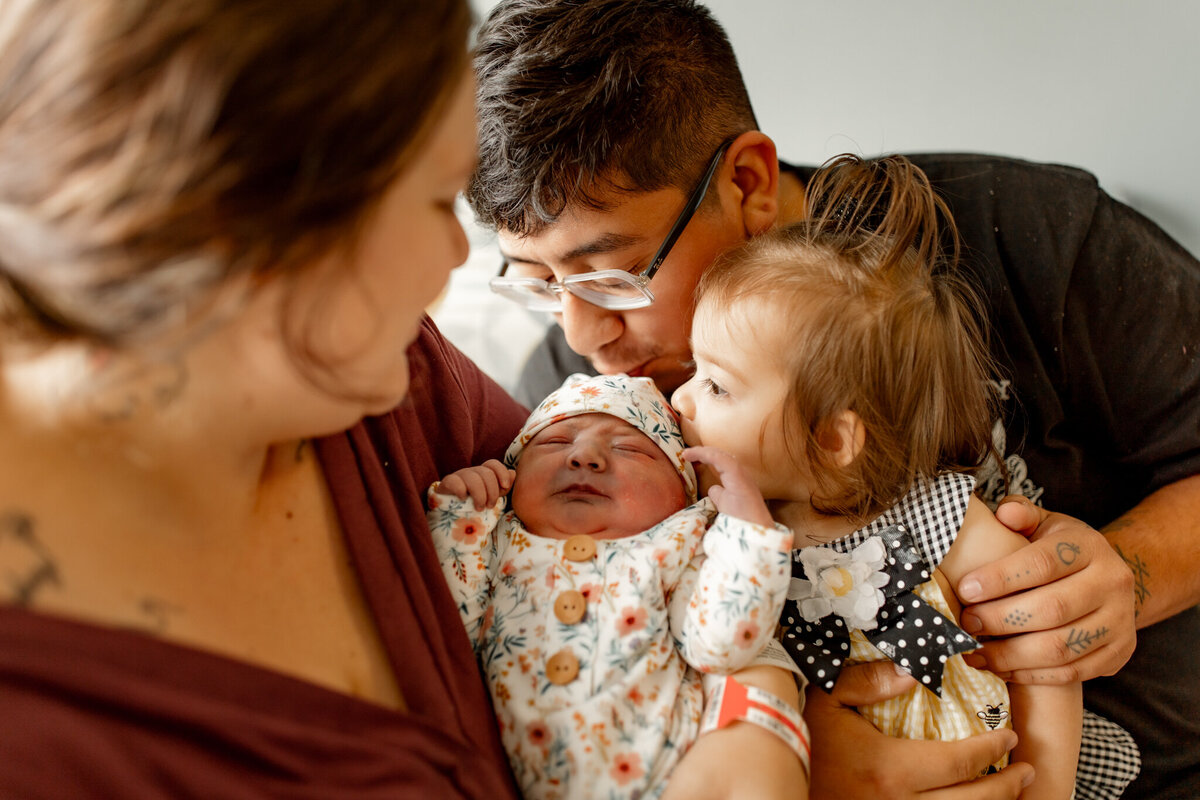 best NW Arkansas fresh 48 portraits, fresh 48 photoshoot Rogers Arkansas, newborn photographer near me, newborn photography Rogers AR, Northwest Arkansas fresh 48 photography