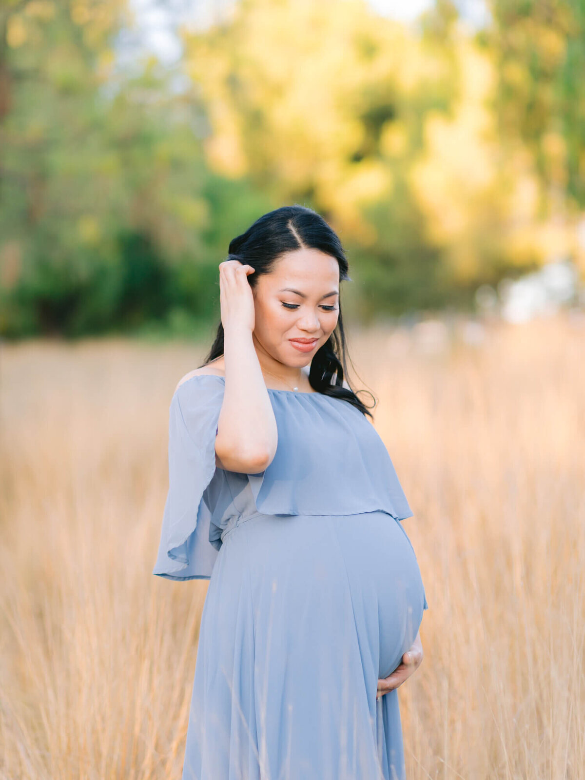 mom wearing blue dress maternity photo shoot yorba linda regional park