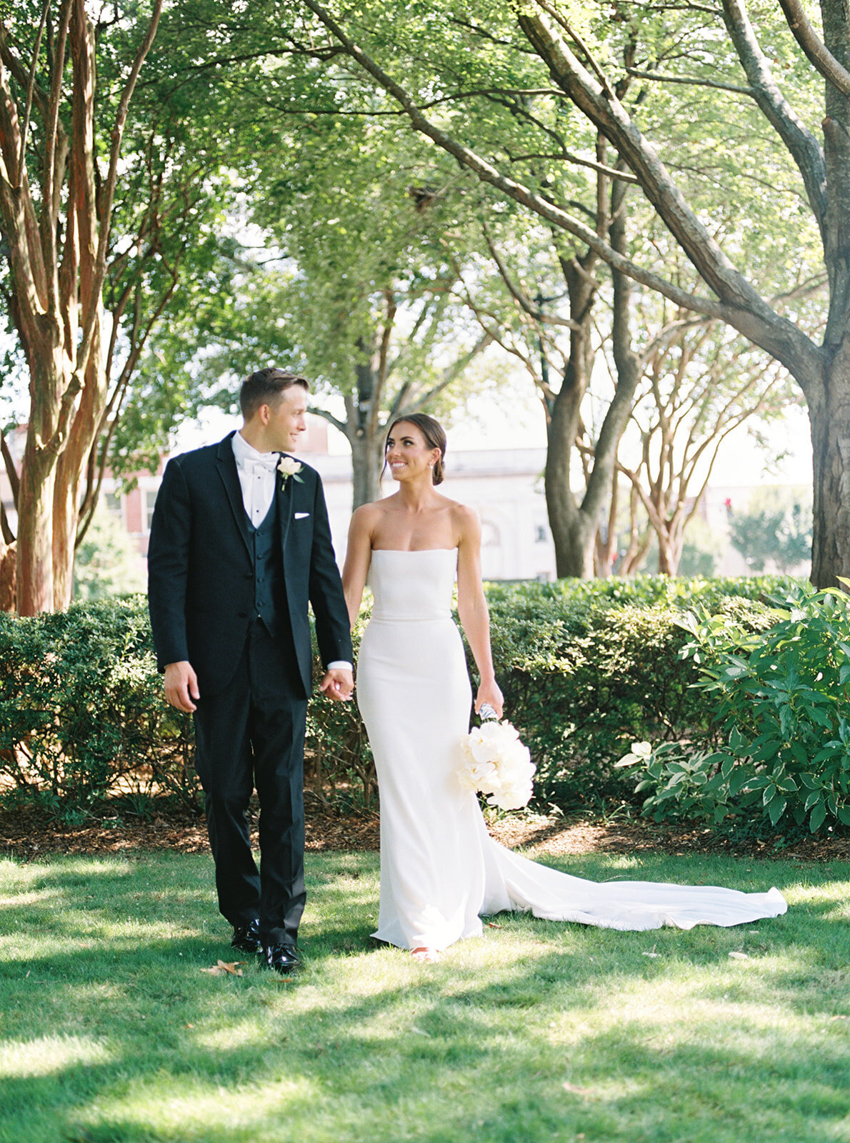 69 - LIZZIE BAKER PHOTO _ Samantha & Mike _ 7 . 16 . 22 _ The Foxglove Wedding _ Atlanta Film Photographer