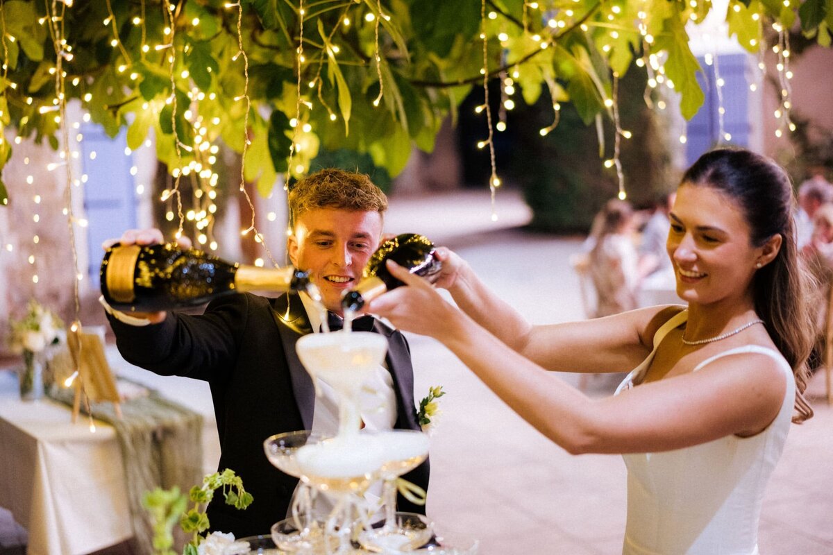 wedding-cake-cutting-and-champagne-french-chateau22