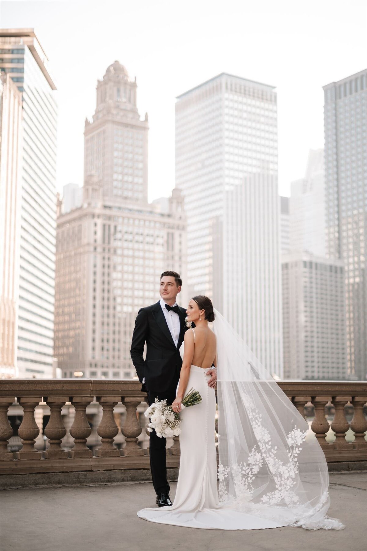 walden-downtown-chicago-riverwalk-wrigley-building-wedding-photos-melissa-ferrara-photography01008