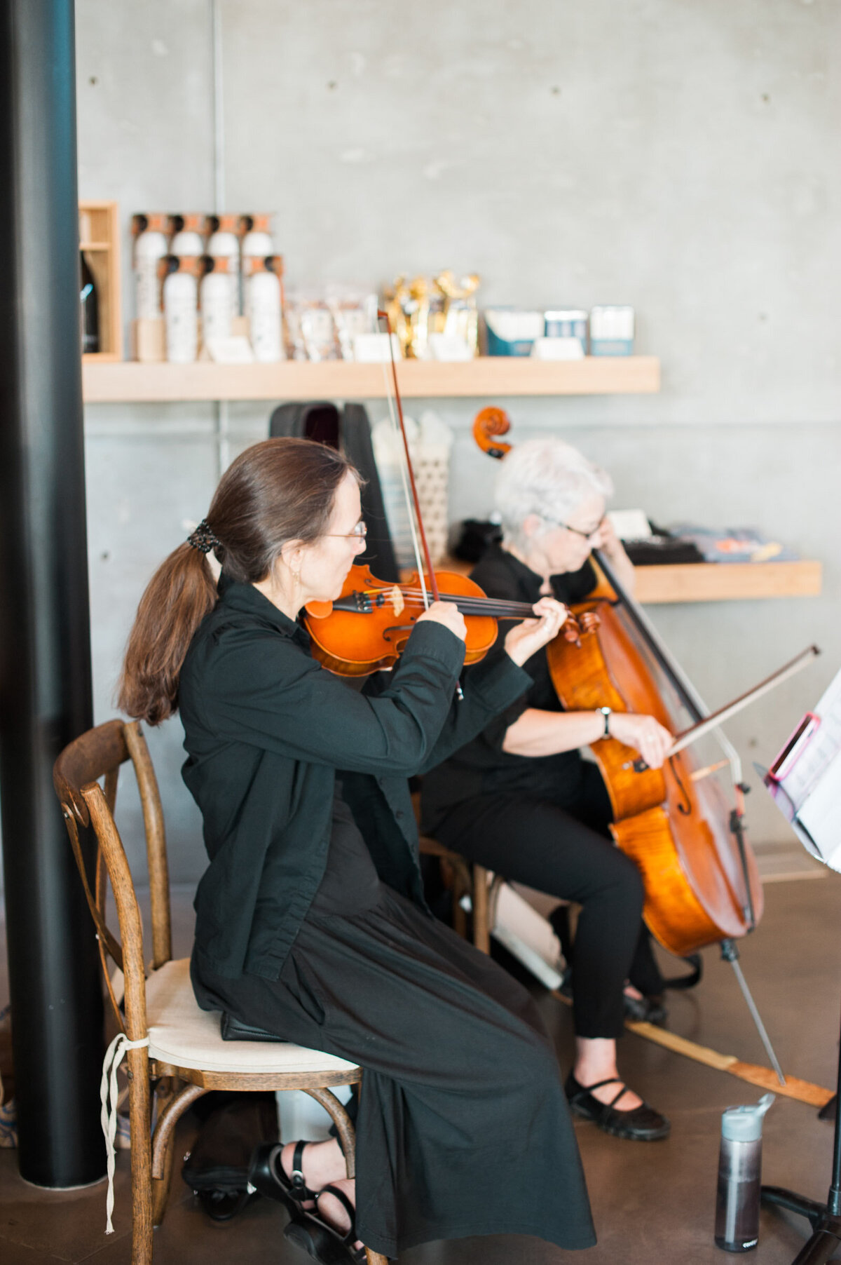 string quartet at ponzi winery during cocktail hour