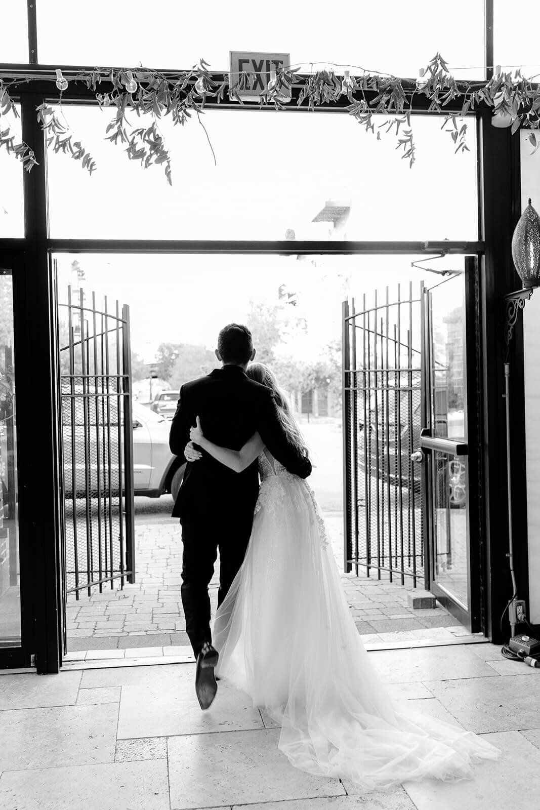 galleria-marchetti-modern-chicago-downtown-wedding-027