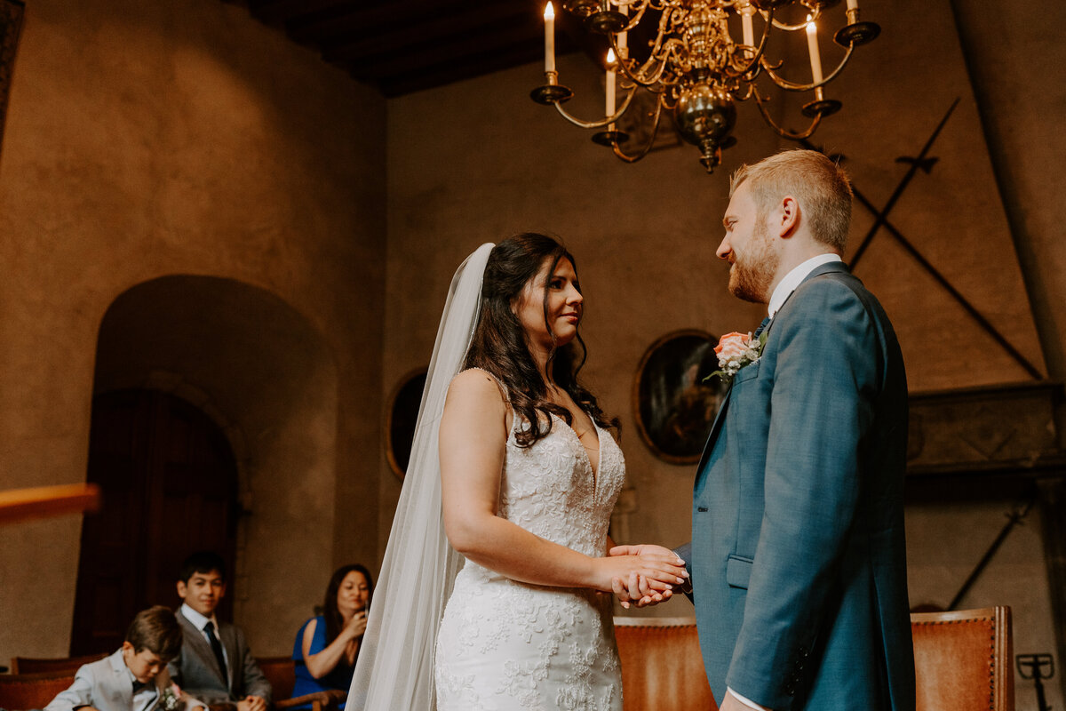 Trouwfotograaf in Zeeland. De leukste trouwlocaties in Zeeland vind je in deze blog. Door everatilroefotografie, trouwfotograaf in Middelburg,Zeeland