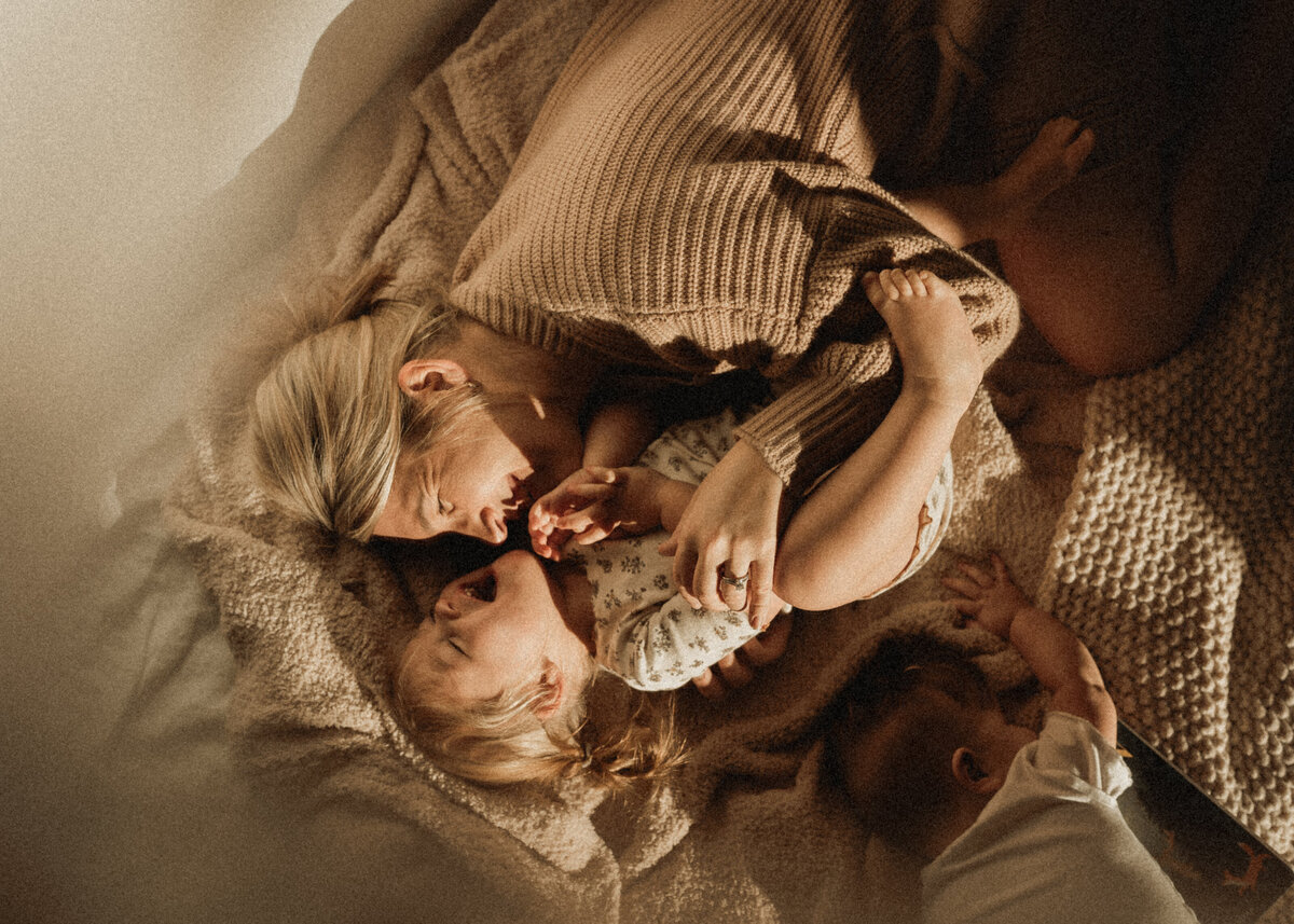 cincinnati-newborn-photographer-mom12