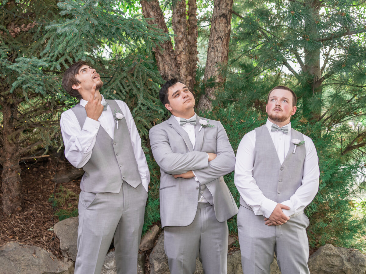 Funny photo of the groom and groomsmen