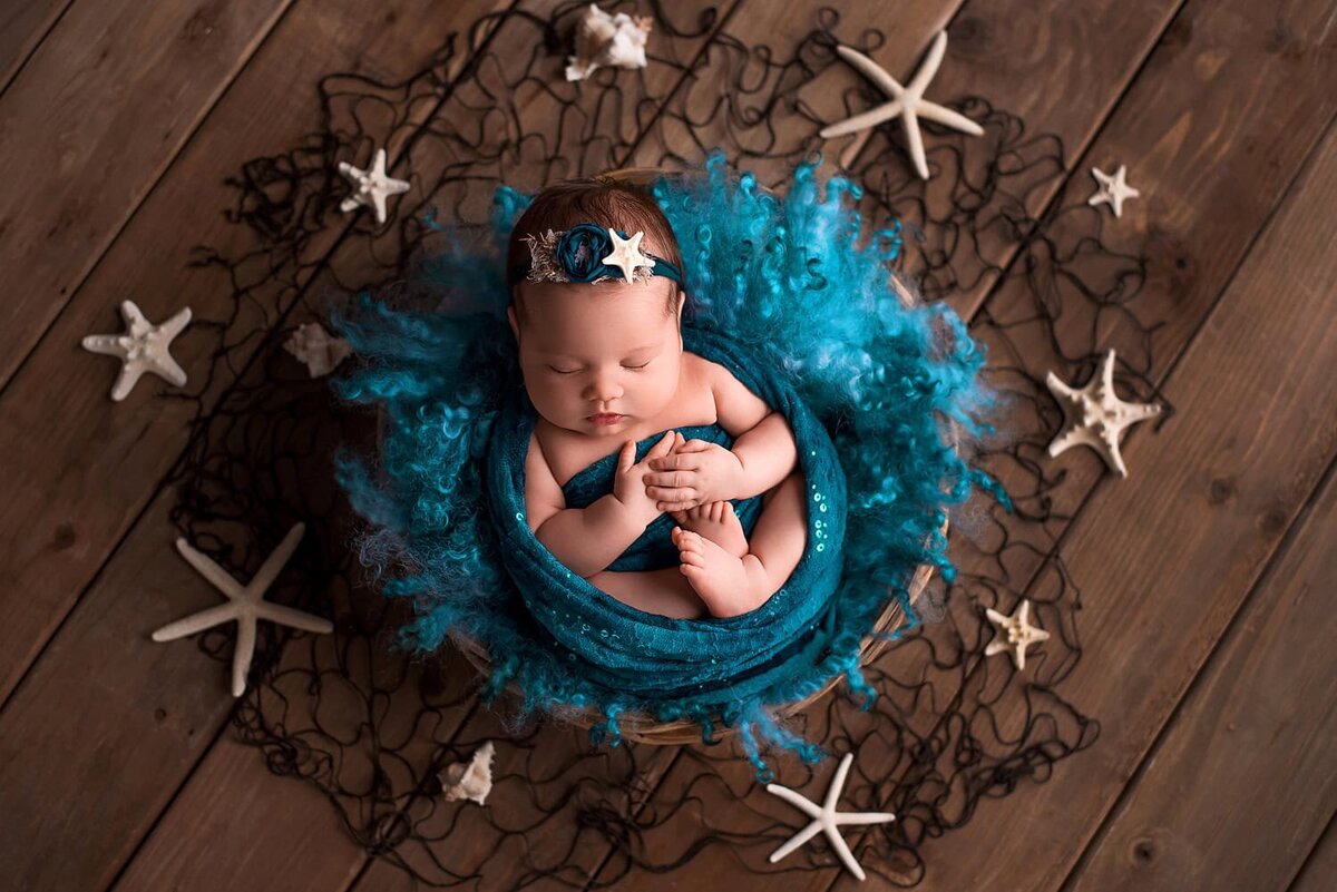 mobile-in-home-newborn-photography-vancouver-fraser-valley_baby-girl-teal-ocean-starfish-seashell-props