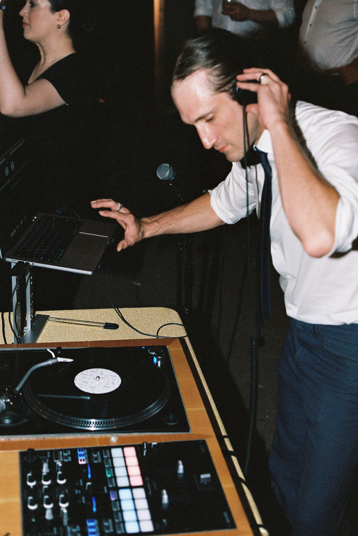 DJ