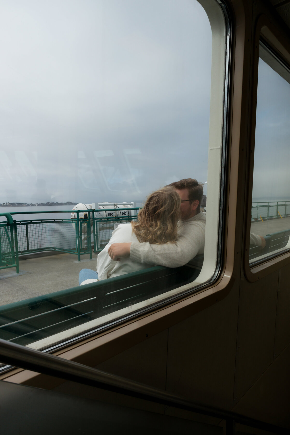 SeattleFerryCouplesPhotography57