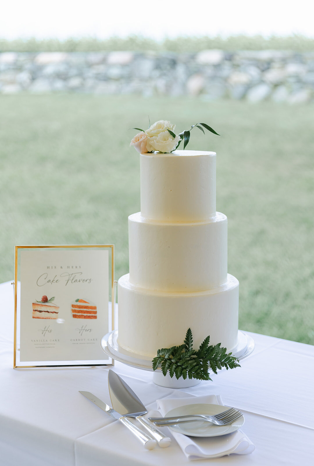 white-wedding-cake-at-jonathan-edwards-winery