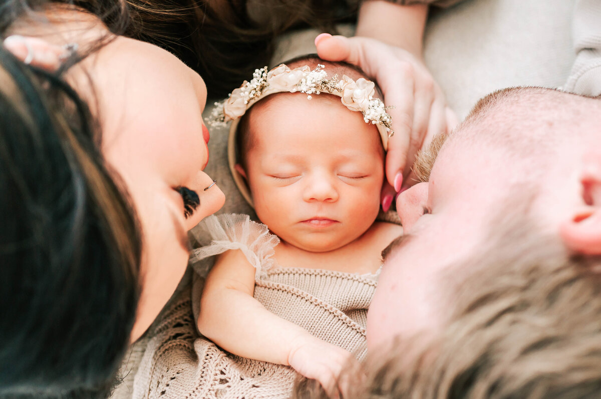 Springfield MO newborn photographer Jessica Kennedy of The XO Photography captures parents cuddling sleeping baby girl