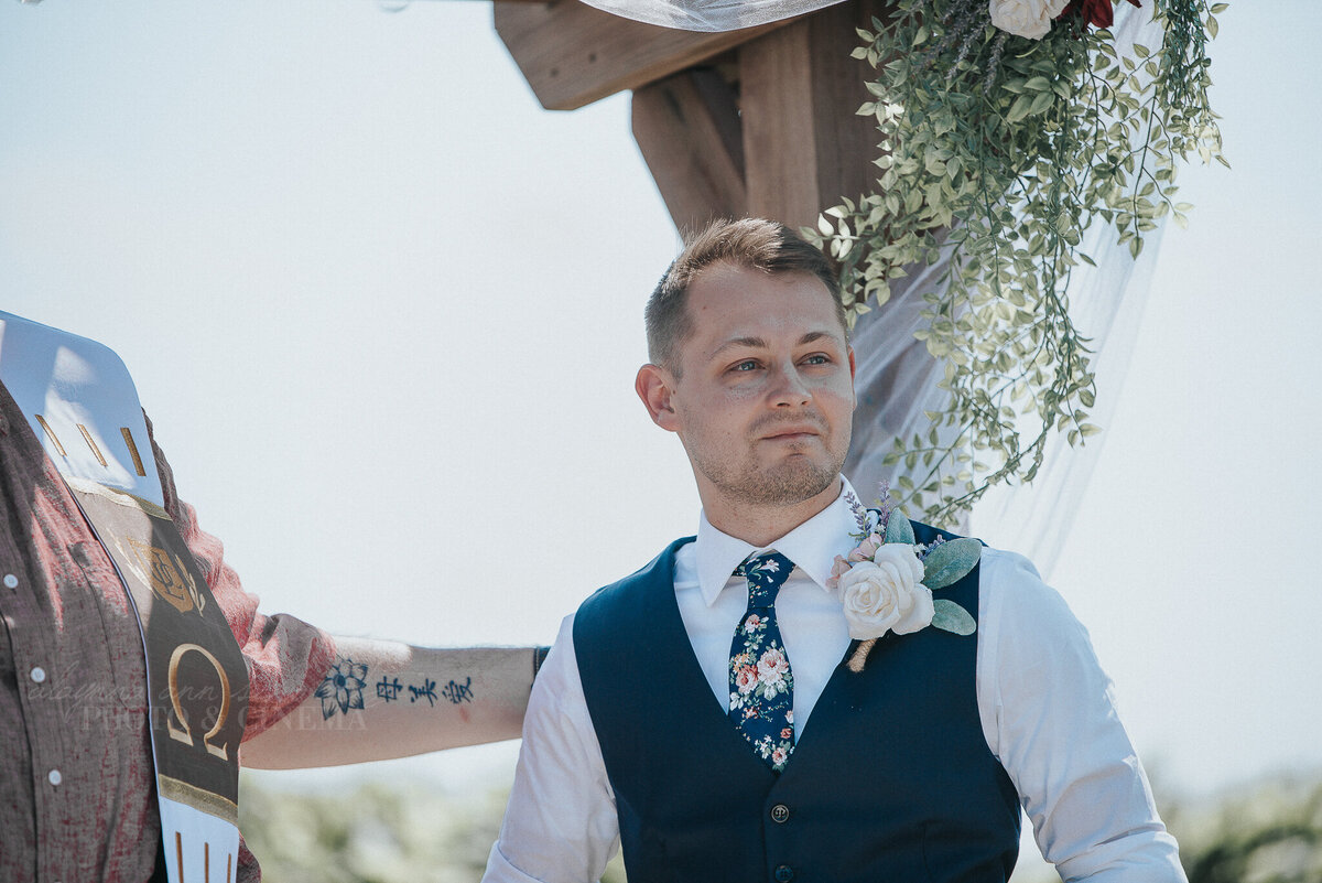 ceremony _ alaynna ann schwartz _ harpors vinyard _ iowa photographer _ playlife photography_0117