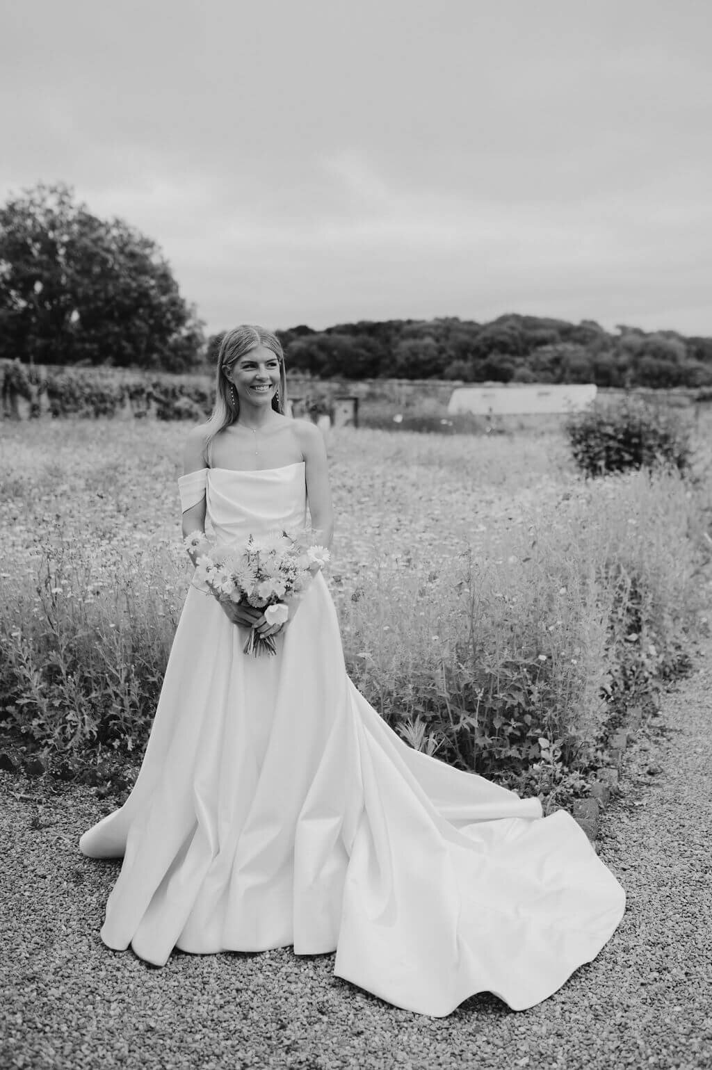 Issy-and-Bella-Floral-Design-Wedding-Florist-Herefordshire-Broadfield-Court-j&N87