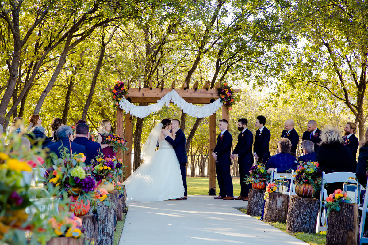 Barnett Estates Krum wedding ceremony