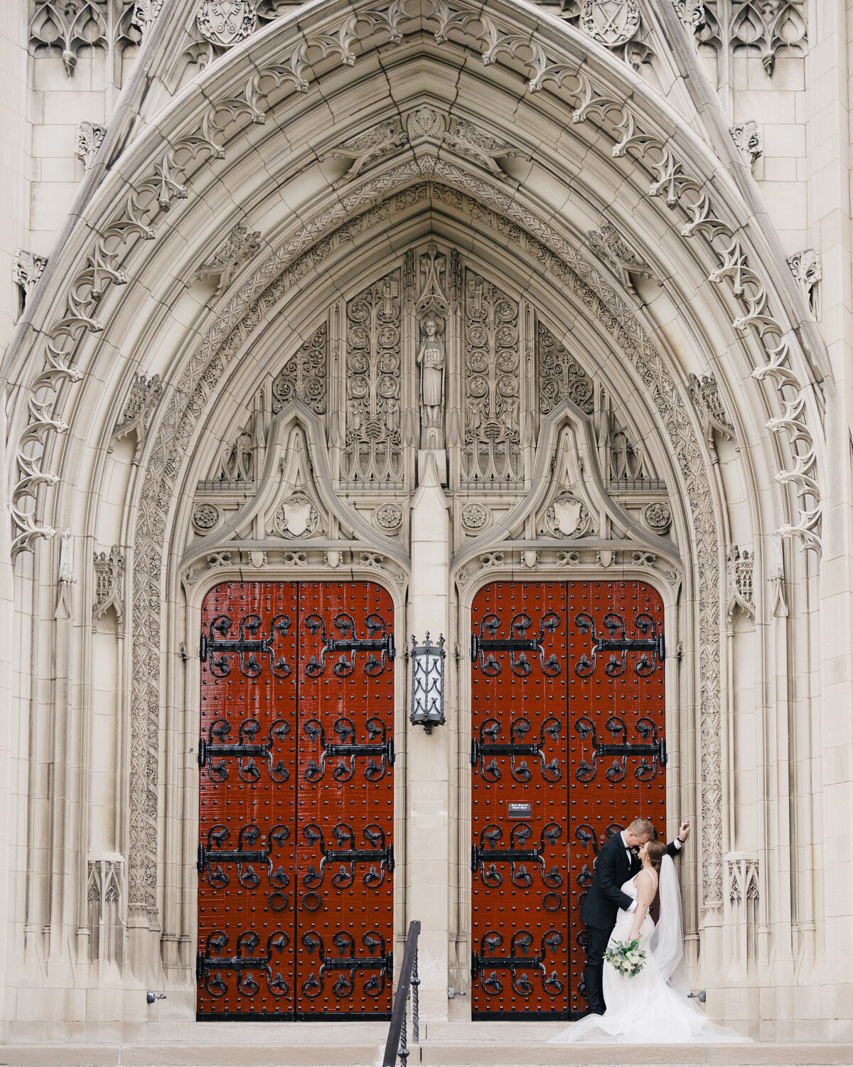 couple-heinz-memorial-chapel
