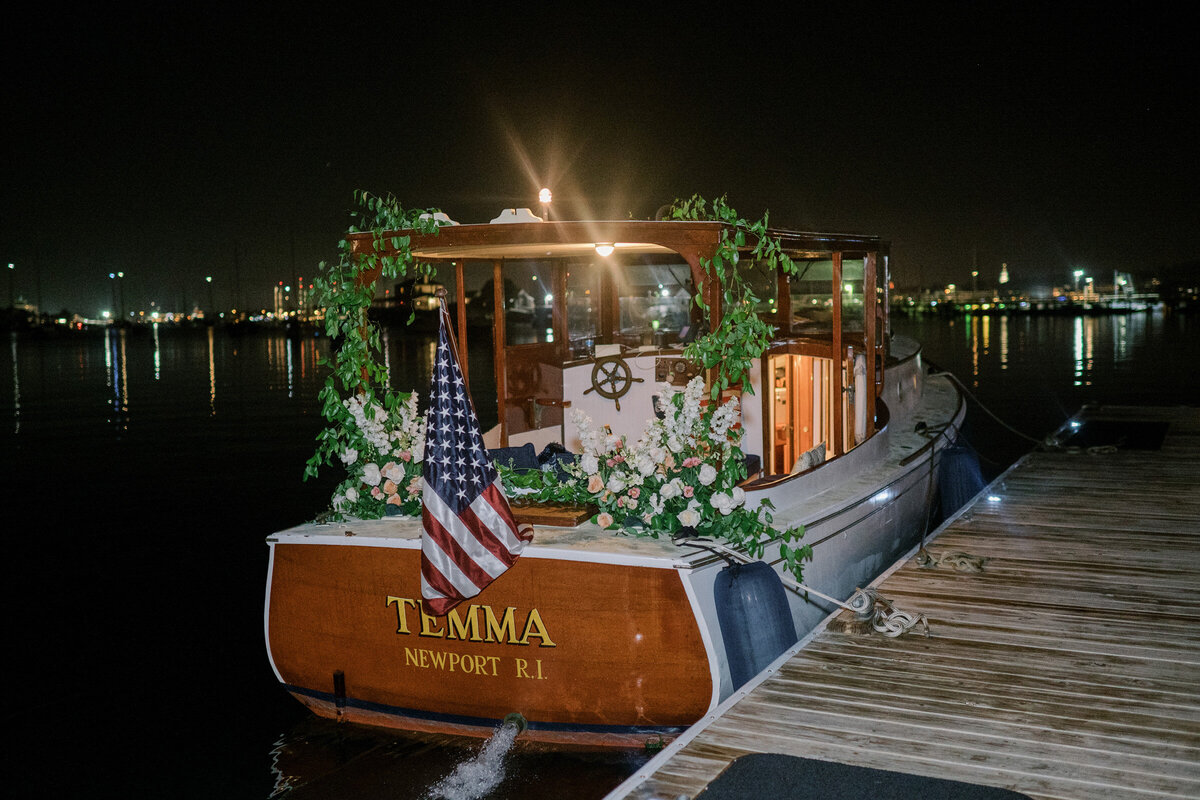 Kate-Murtaugh-Events-New-York-Yacht-Club-Wedding-getaway-boat