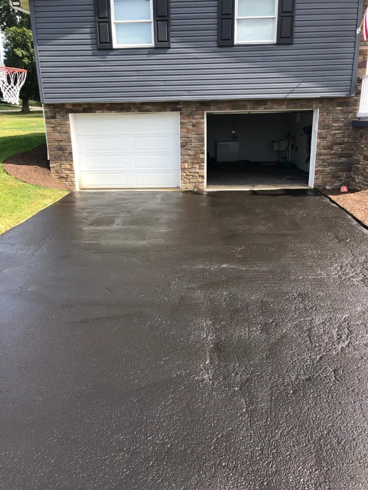 Driveway-Asphalt-Sealing-Derry-Pennsylvania