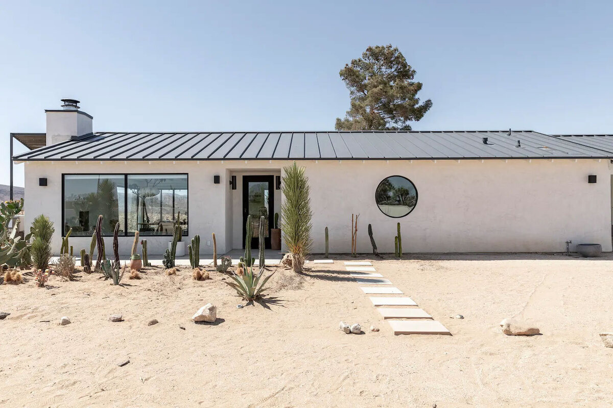 le-chacuel-airbnb-joshua-tree-luxury-exterior