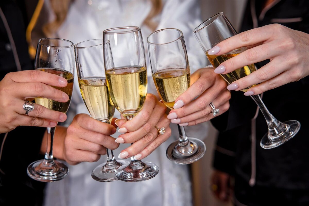 X008-The-Alexandrian-Hotel-Old-Town-Alexandria-Fall-Wedding-Sneak-Peek-Photography-by-Bee-Two-Sweet
