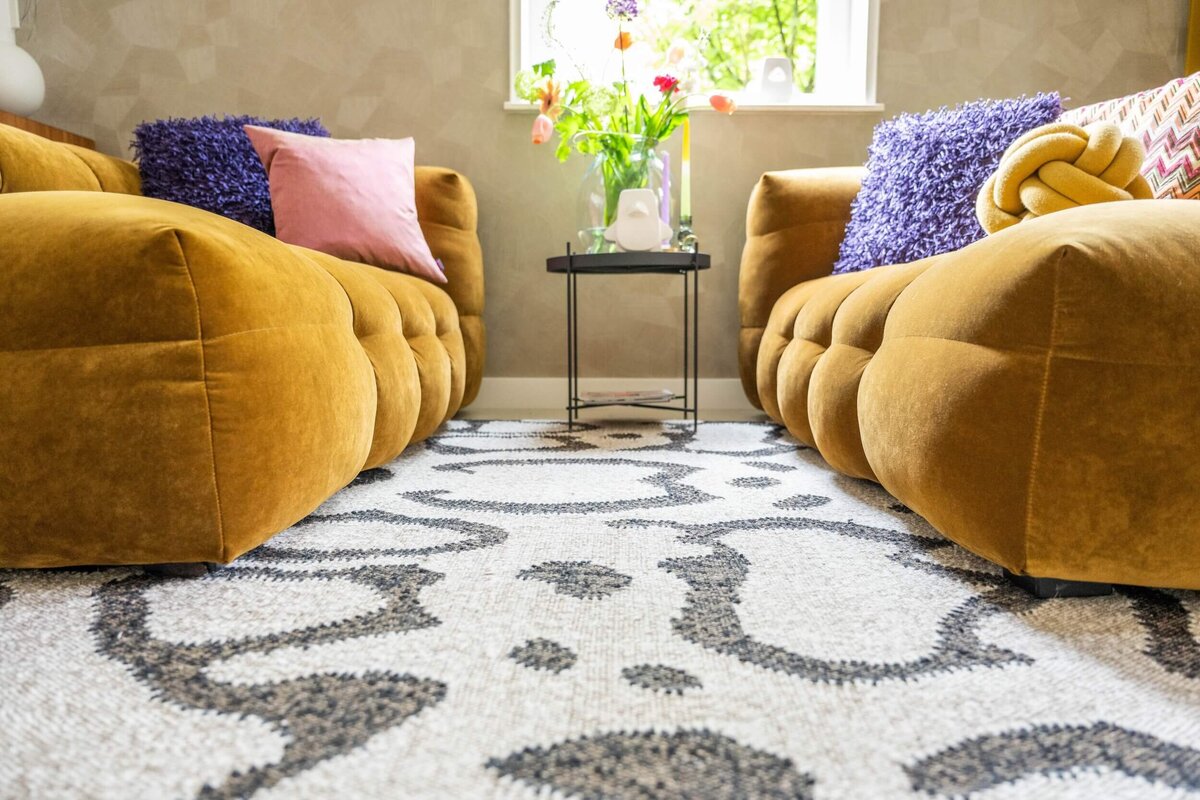 Moderne inrichting woonkamer door Styling by Annemarie