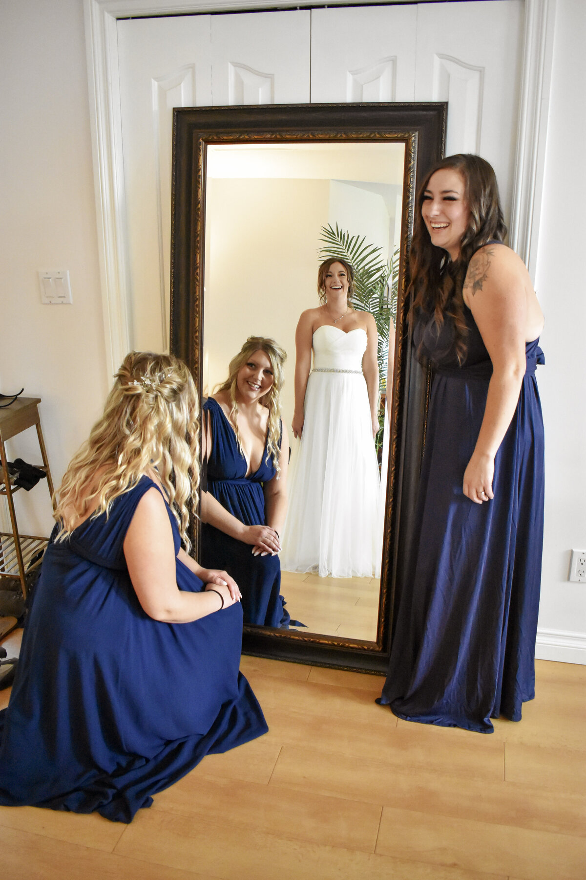 Kelowna wedding group portrait by Up To You Photography