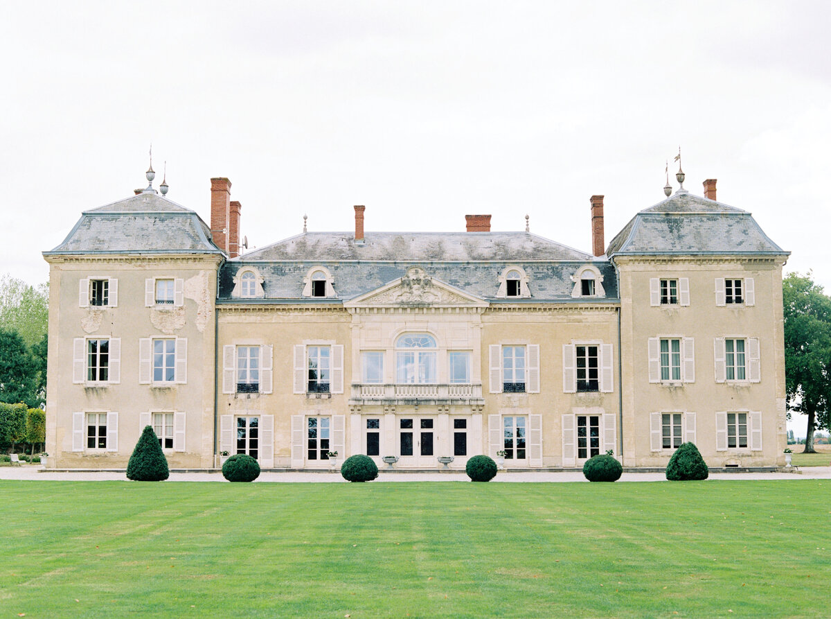 Wedding photography at Chateau de Varennes in Burgundy, France - 9