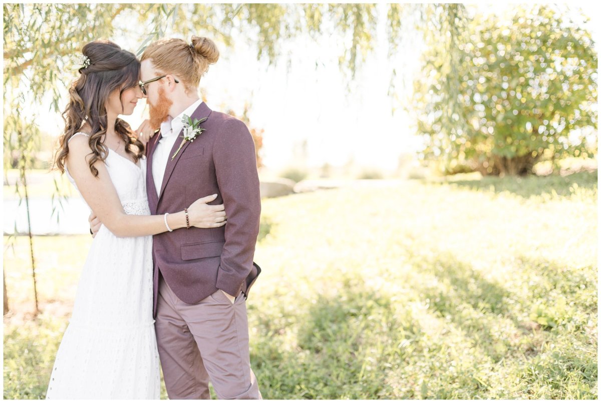 Light-and-Airy-Ottawa-Wedding-Photographer-Bride-and-groom-willow