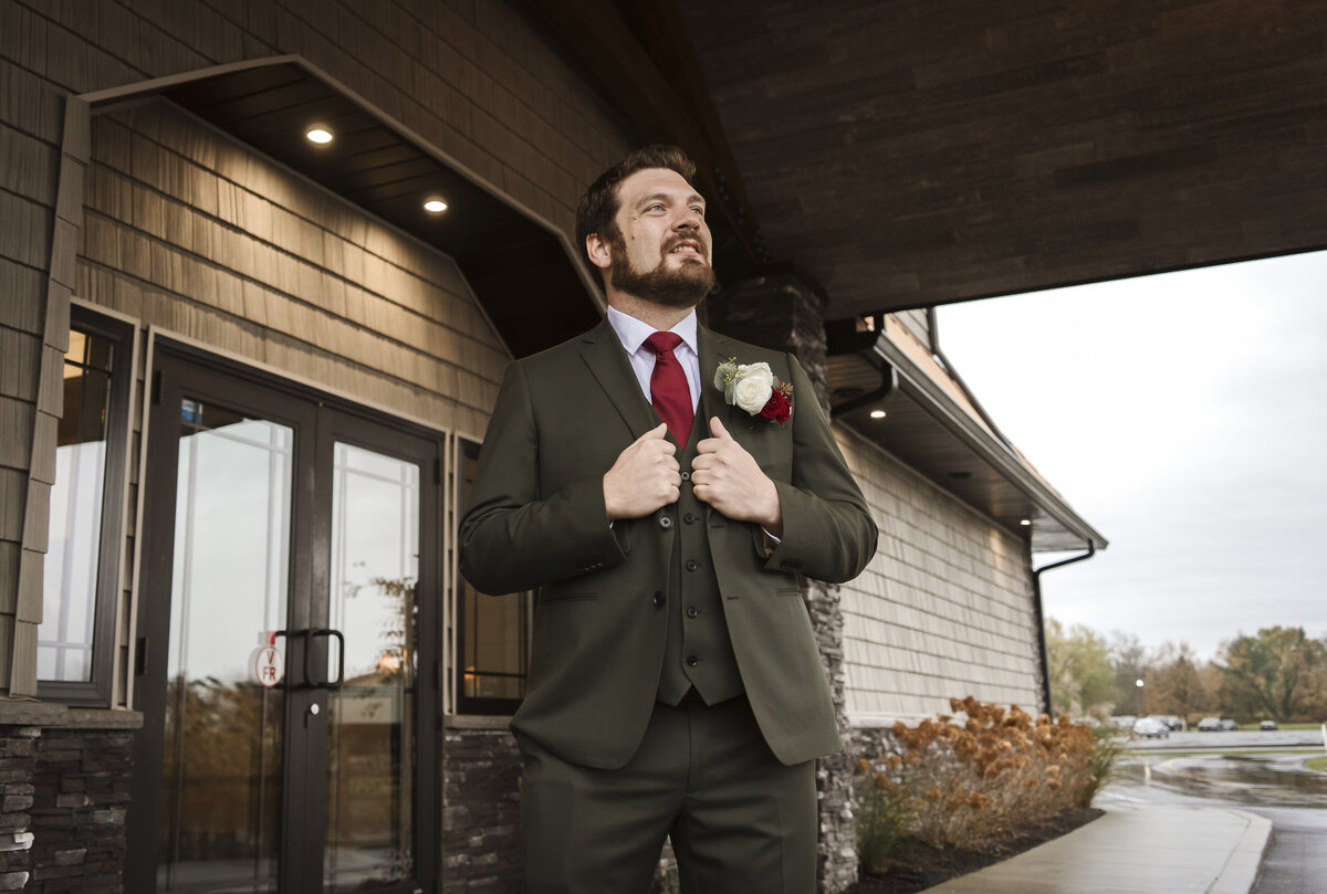 Buffalo, NY Rochester, NY and WNY wedding and engagement photographer. Jessica Stewart Photograpy The Sterling Clarence NY The Timberlodge Clarence NY Weddings