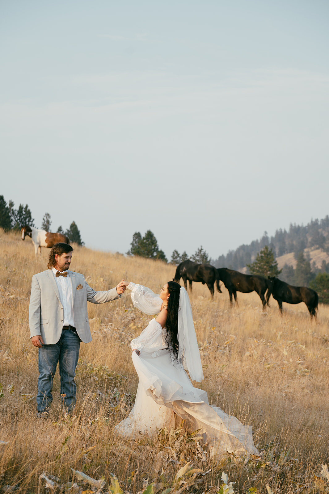 presley-gray-photo-wild-horse-montana-elopement-9752