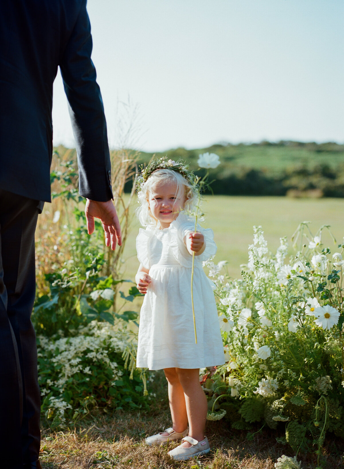 Marthas-vineyard-wedding-planner-kg-events-design-luxury-destination-weddings-private-events-corporate-events-aquinnah-ma-event-designer-outermost-inn-outdoor-tented-wedding-reception-black-frame-tent-45