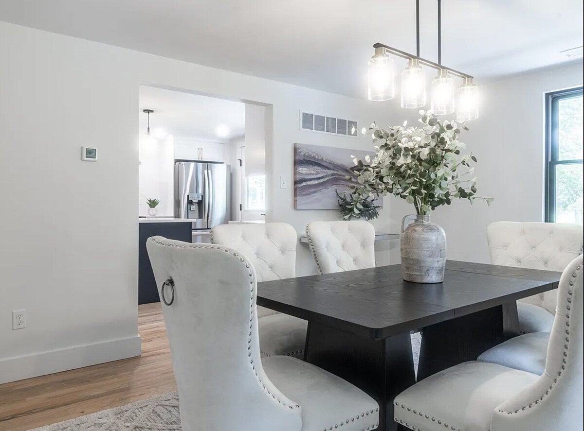 Kelly DeTommaso Elegant Transitions Occupied Home Staging Sellersville PA Dining Room3