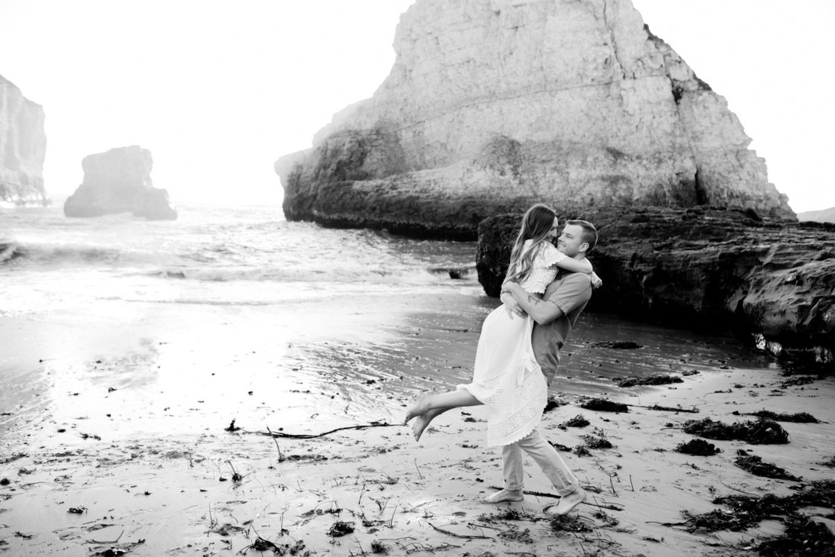 Engagement session for young couple, beach photoshoot, outdoor and natural light