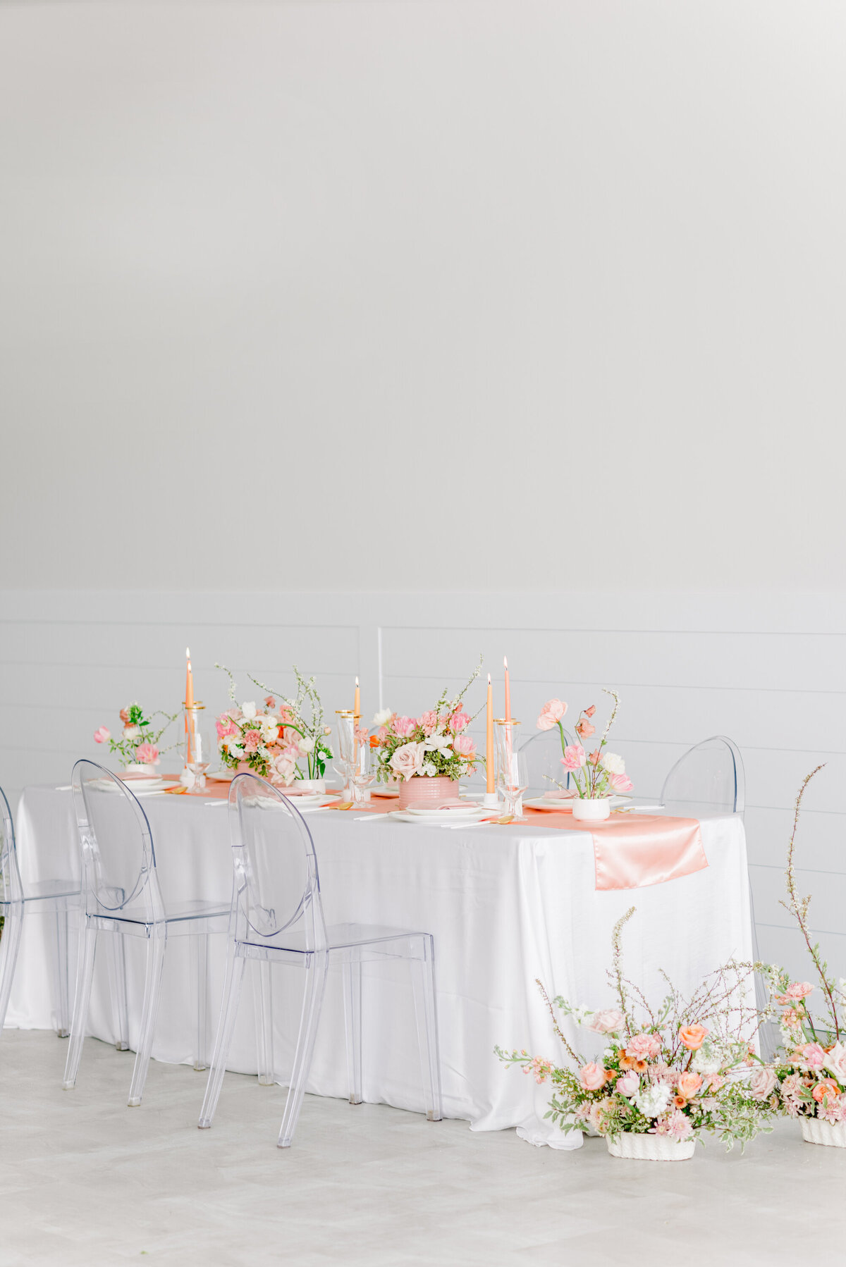floral-and-field-design-bespoke-wedding-floral-styling-calgary-alberta-peach-kiss-editorial-tablescape-26