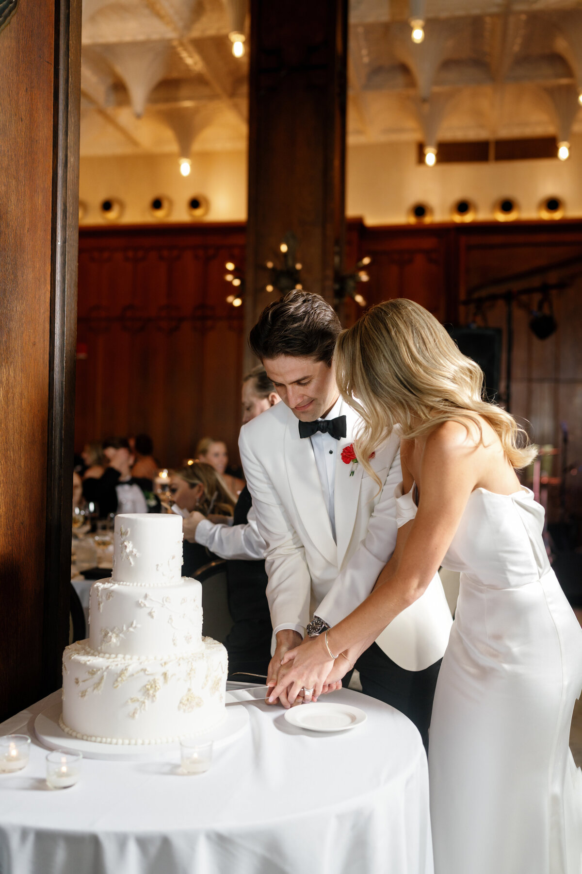 Aspen-Avenue-Chicago-Wedding-Photographer-Chicago-Athletic-Association-Simplicitee-XO-Design-Co-St-Mary-of-the-Angels-Church-Anomalie-Beauty-Timeless-Vogue-157